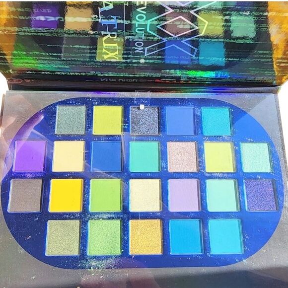 XX Revolution Matrix Eyeshadow Palette - Picture 10 of 16